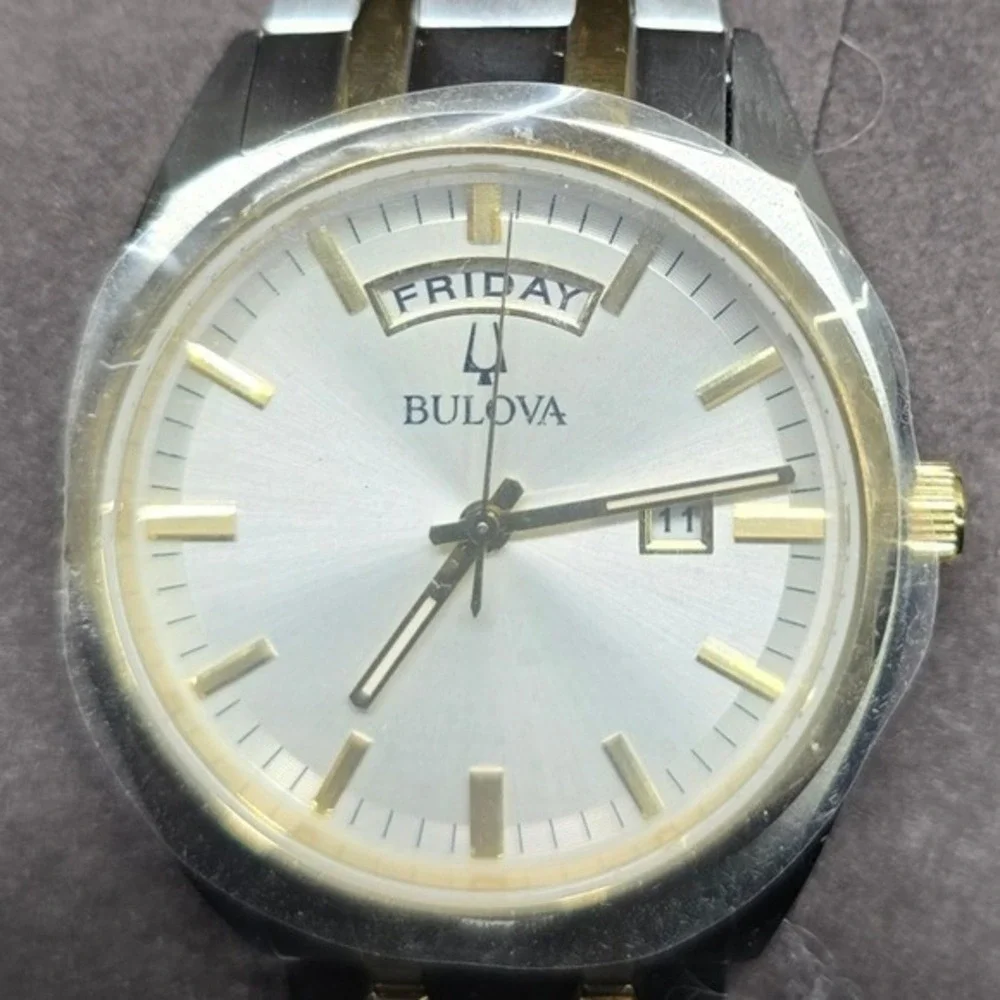 Bulova Surveyor Watch 98C127 Silver‎ Gold Two Tone Day Date 39mm Excellent Dress